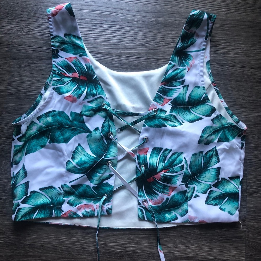 NWOT Boutique Jungle Themed Lace Up Crop Top